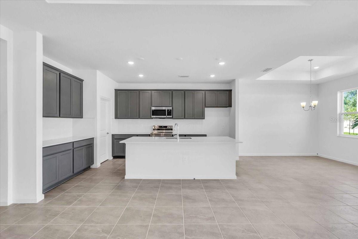 Image 4 of 15 For 9581 Vibrant Lane