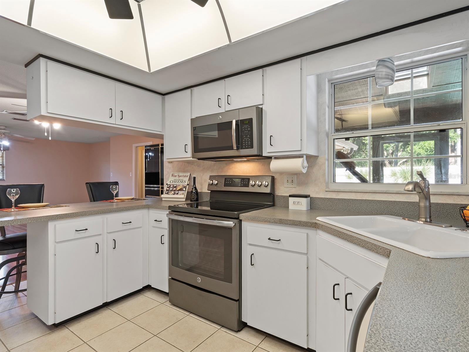 Image 7 of 28 For 2151 Conifer Avenue