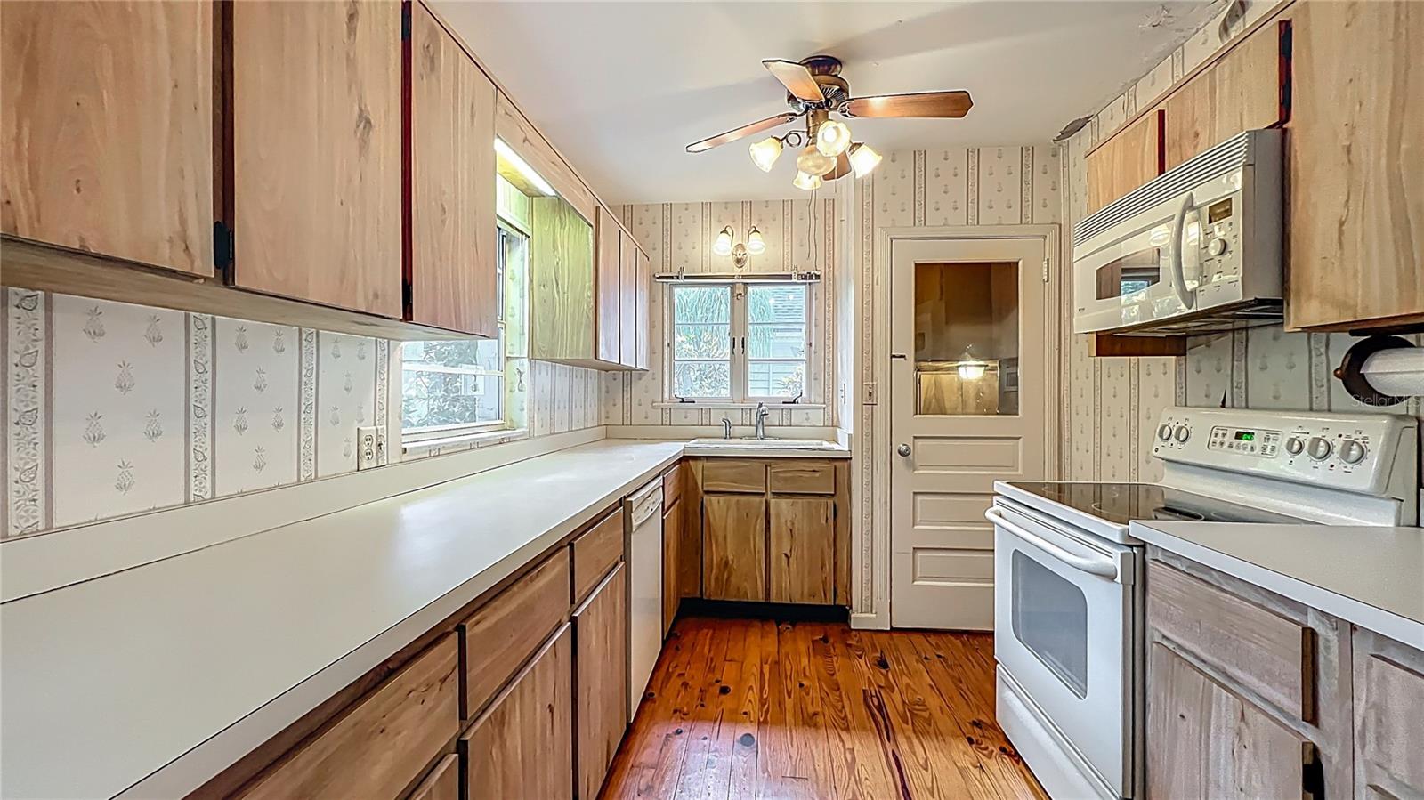 Image 17 of 71 For 1606 Orangewood Avenue