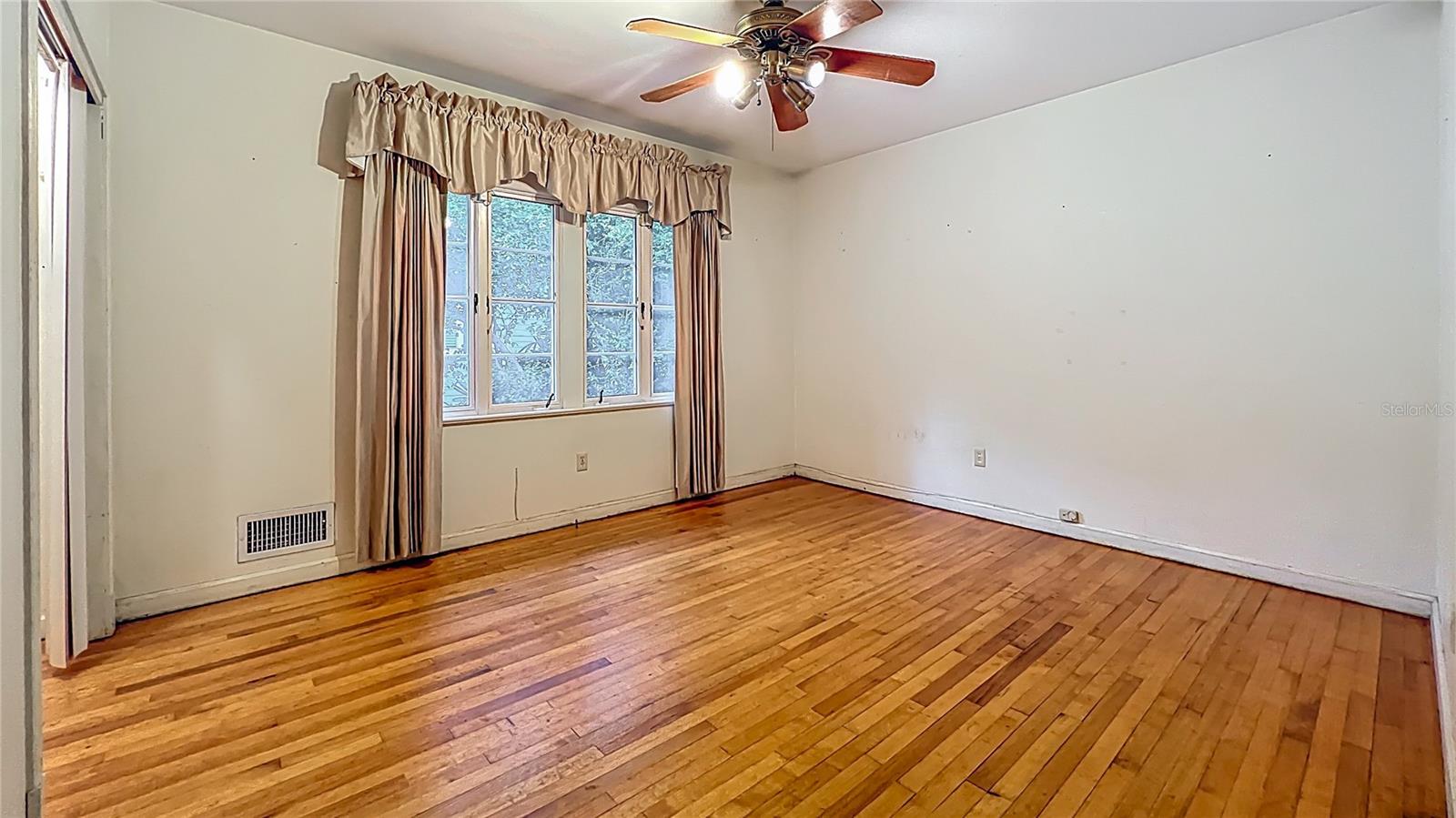 Image 36 of 71 For 1606 Orangewood Avenue