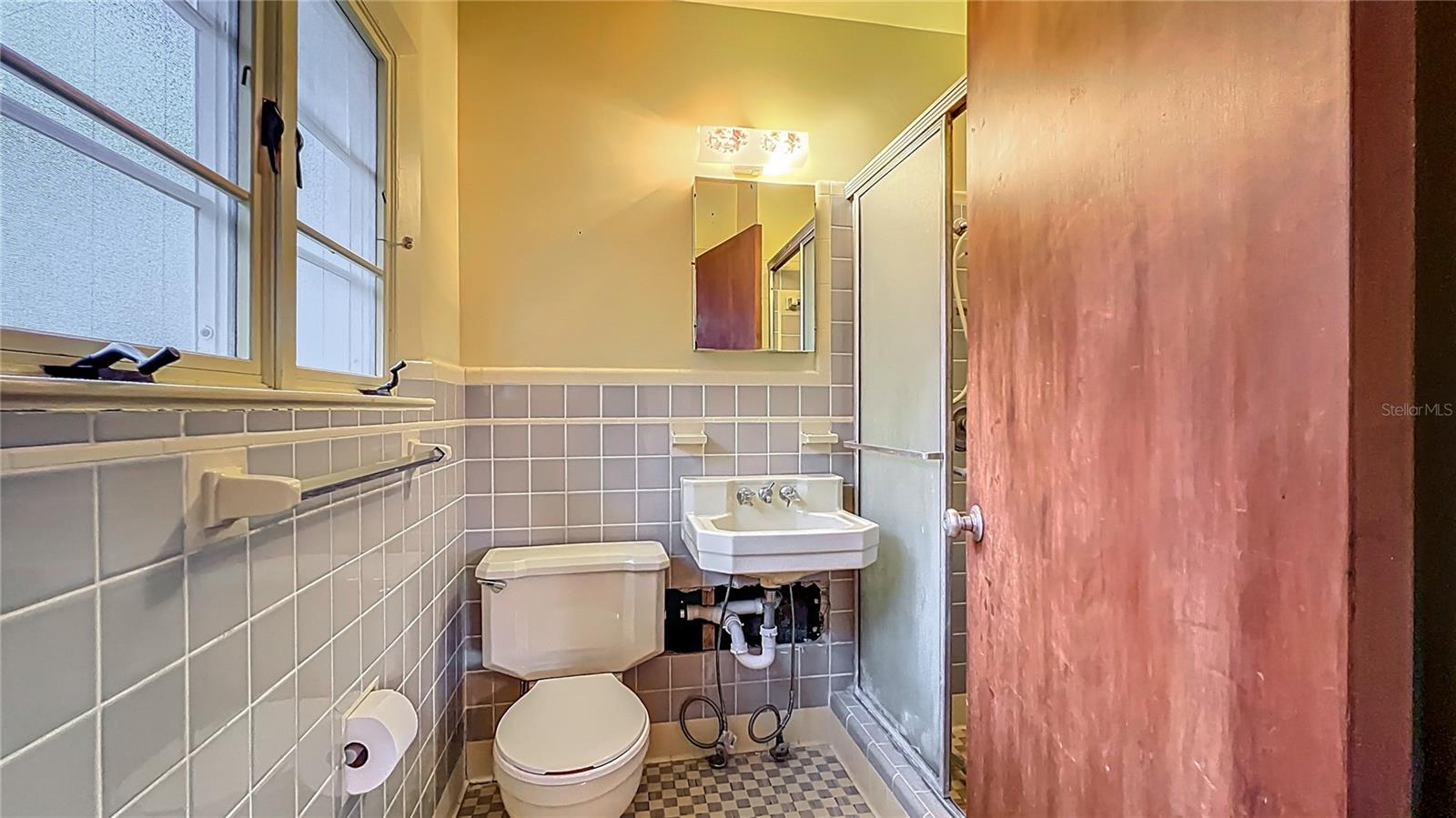 Image 45 of 71 For 1606 Orangewood Avenue