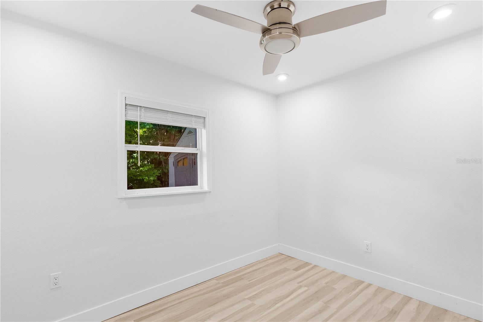 Image 20 of 23 For 1921 Dartmouth Avenue