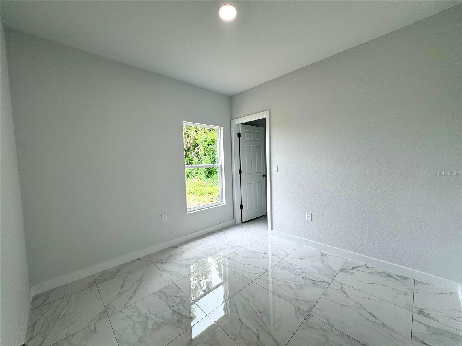 Image 17 of 31 For 842 Sentinela Boulevard
