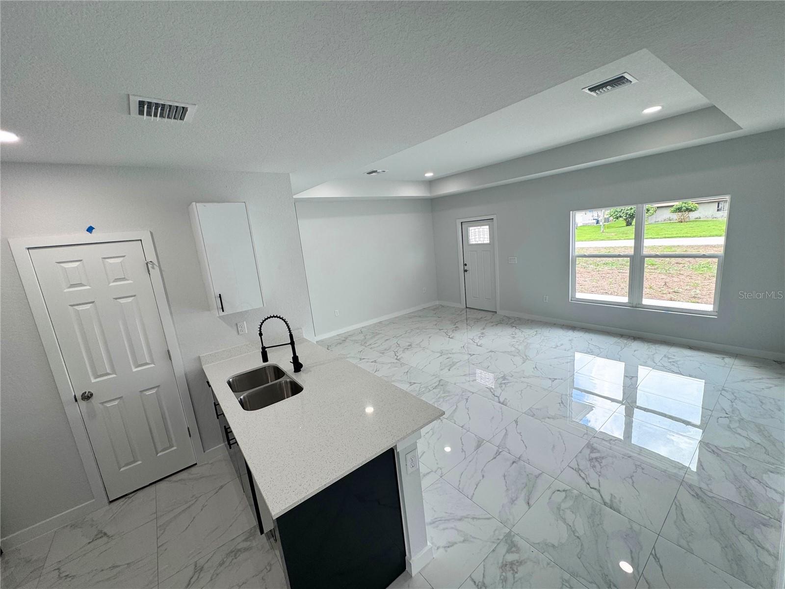 Image 4 of 31 For 842 Sentinela Boulevard