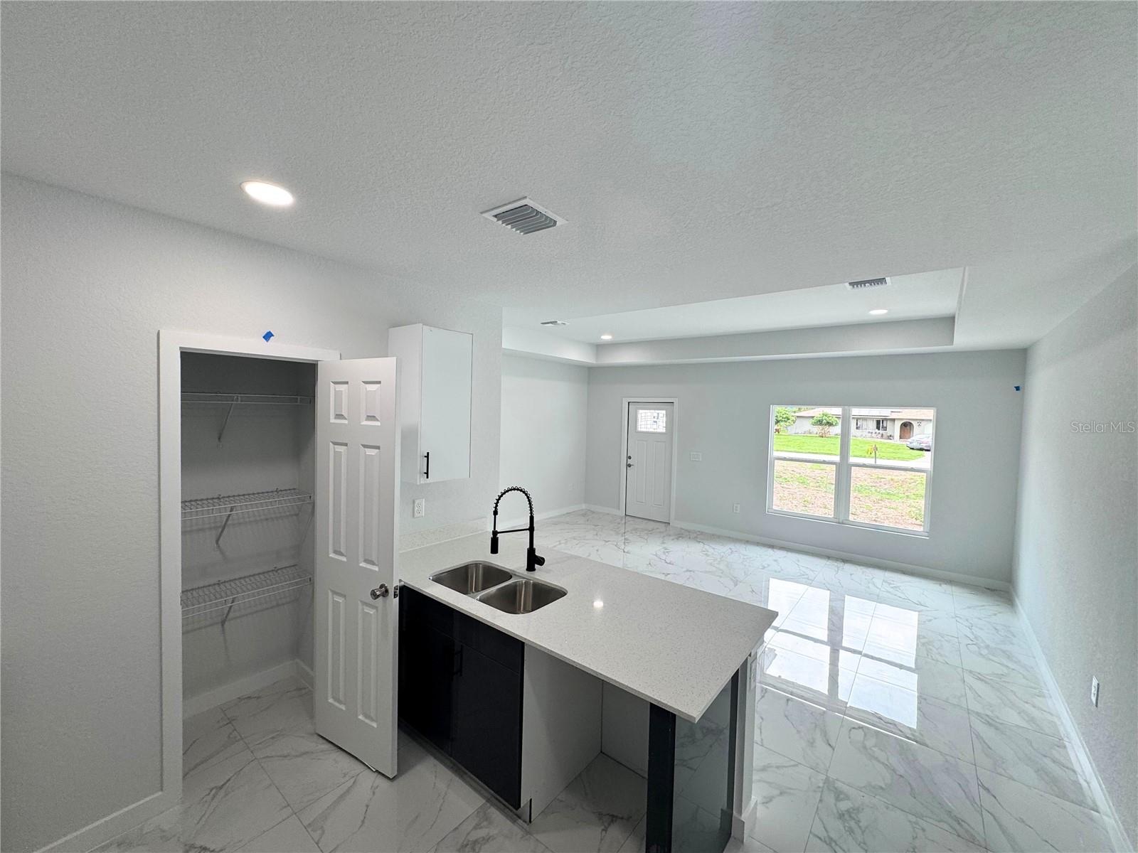 Image 6 of 31 For 842 Sentinela Boulevard