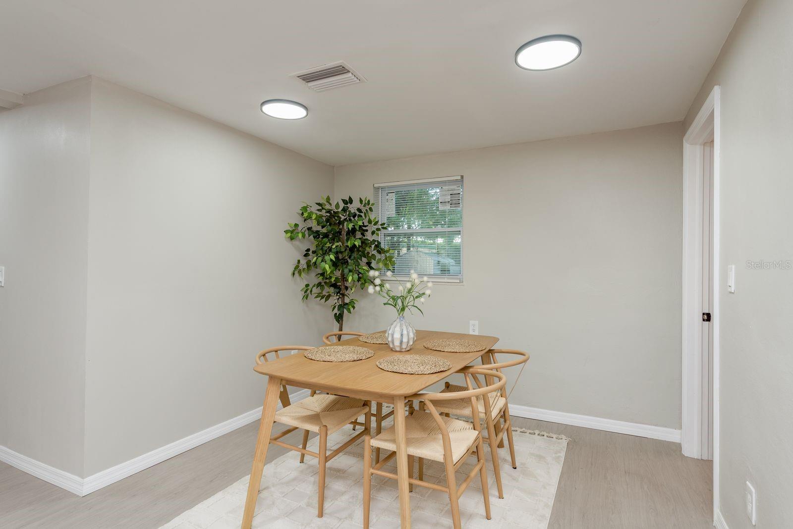 Image 11 of 22 For 709 1st Avenue Ne
