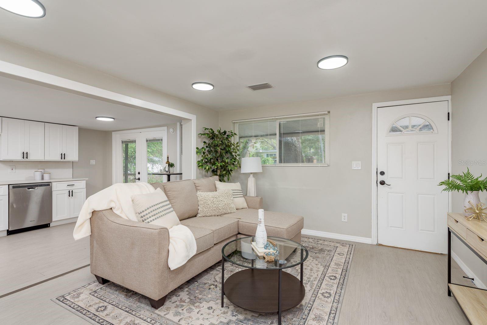 Image 5 of 22 For 709 1st Avenue Ne