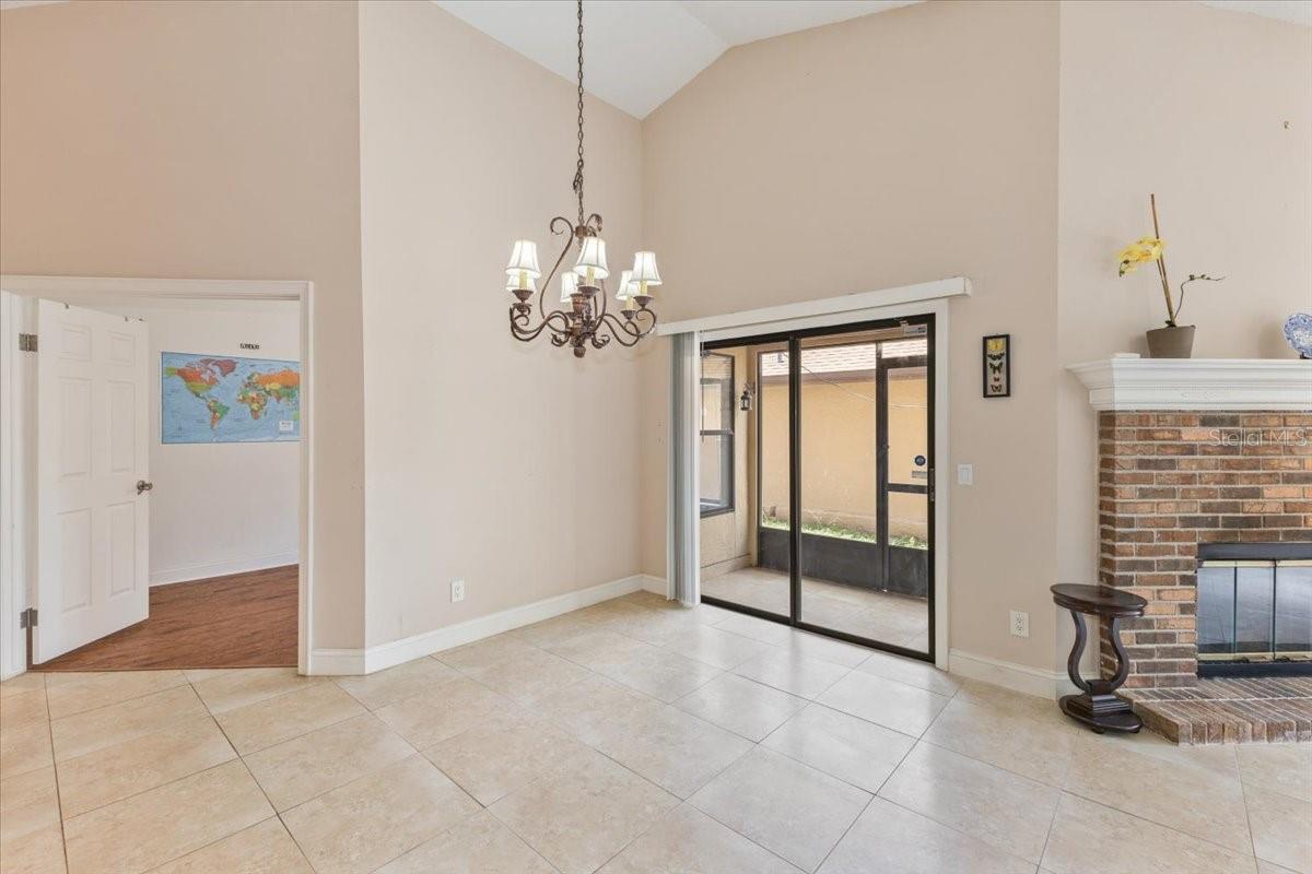 Image 4 of 16 For 7263 Spring Villas Circle