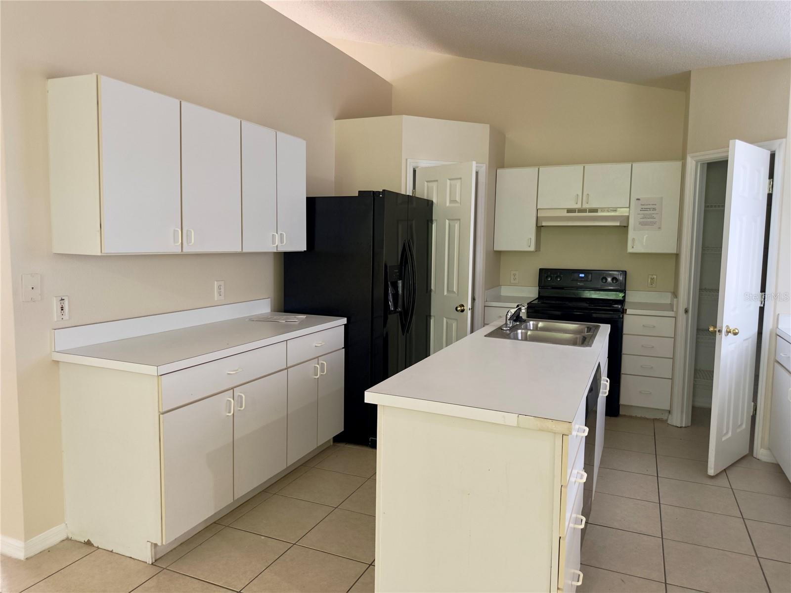 Image 4 of 18 For 755 Palaiseau Court