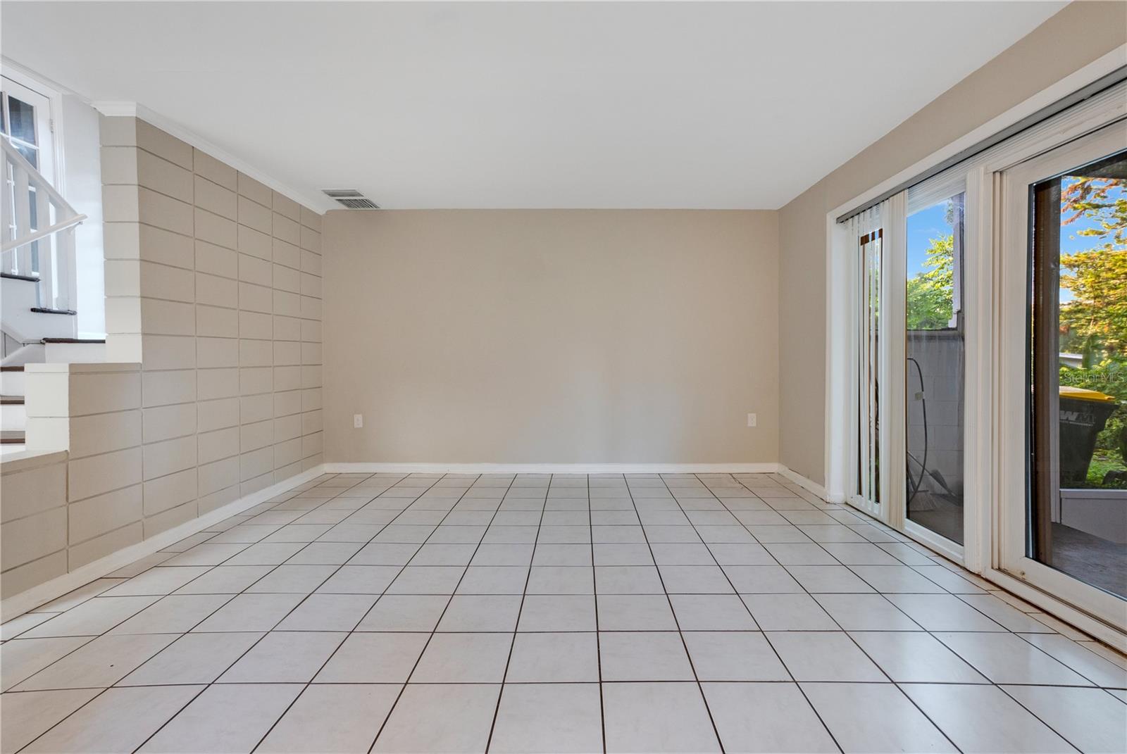 Image 10 of 33 For 1630 Lakeview Court