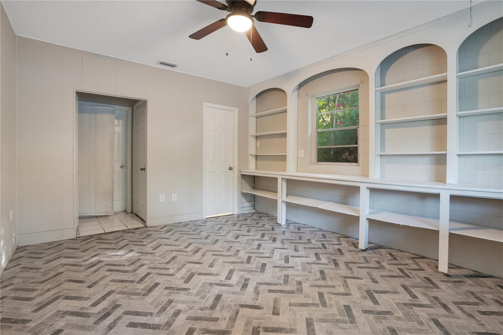 Image 14 of 33 For 1630 Lakeview Court