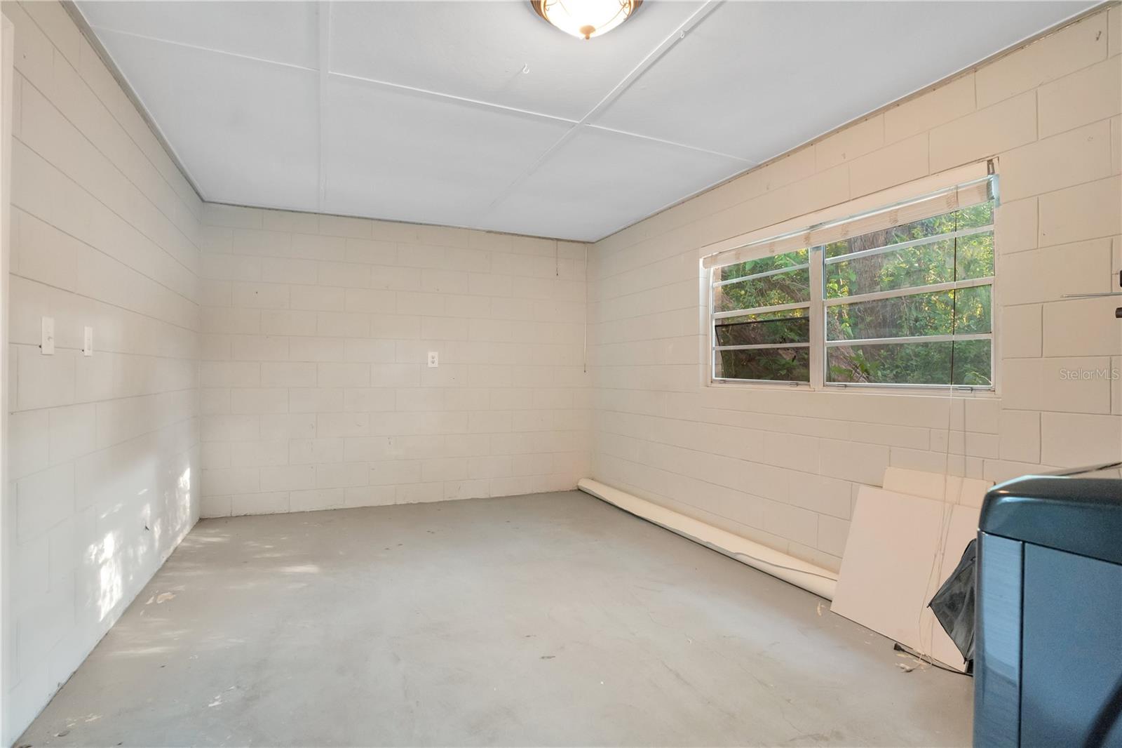 Image 15 of 33 For 1630 Lakeview Court
