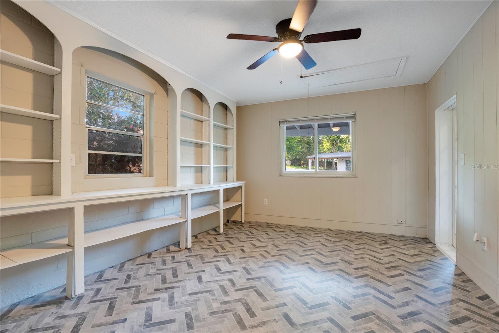 Image 16 of 33 For 1630 Lakeview Court