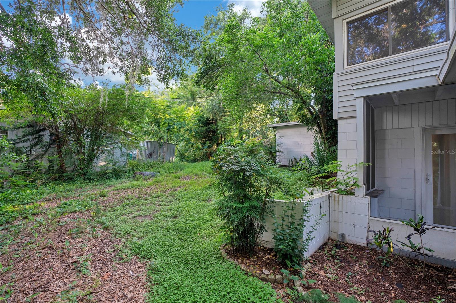 Image 23 of 33 For 1630 Lakeview Court