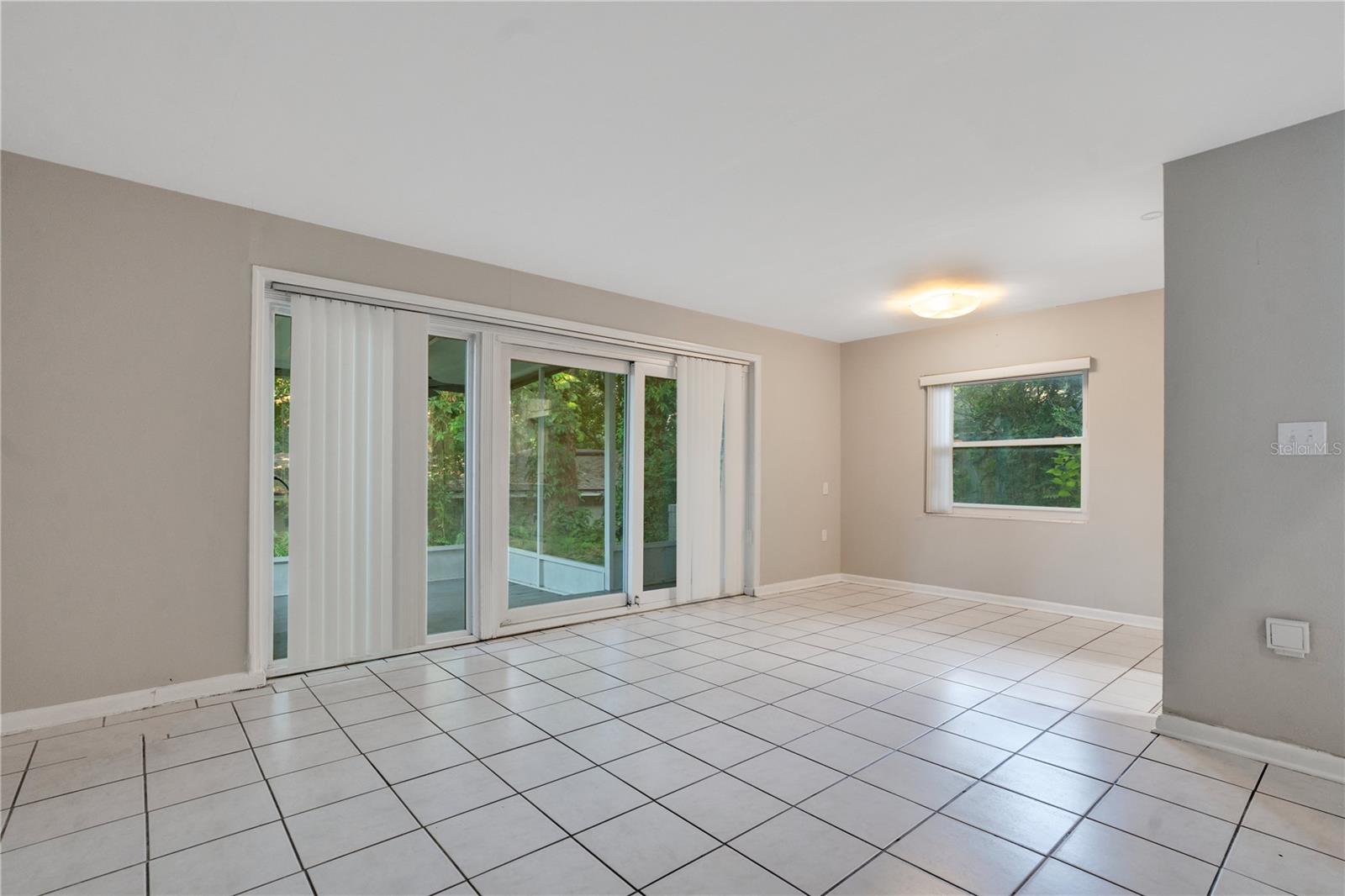 Image 6 of 33 For 1630 Lakeview Court