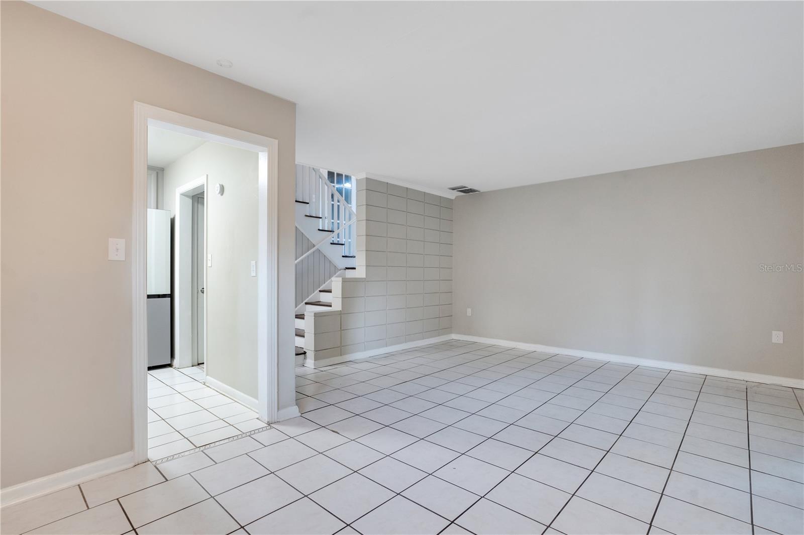 Image 7 of 33 For 1630 Lakeview Court