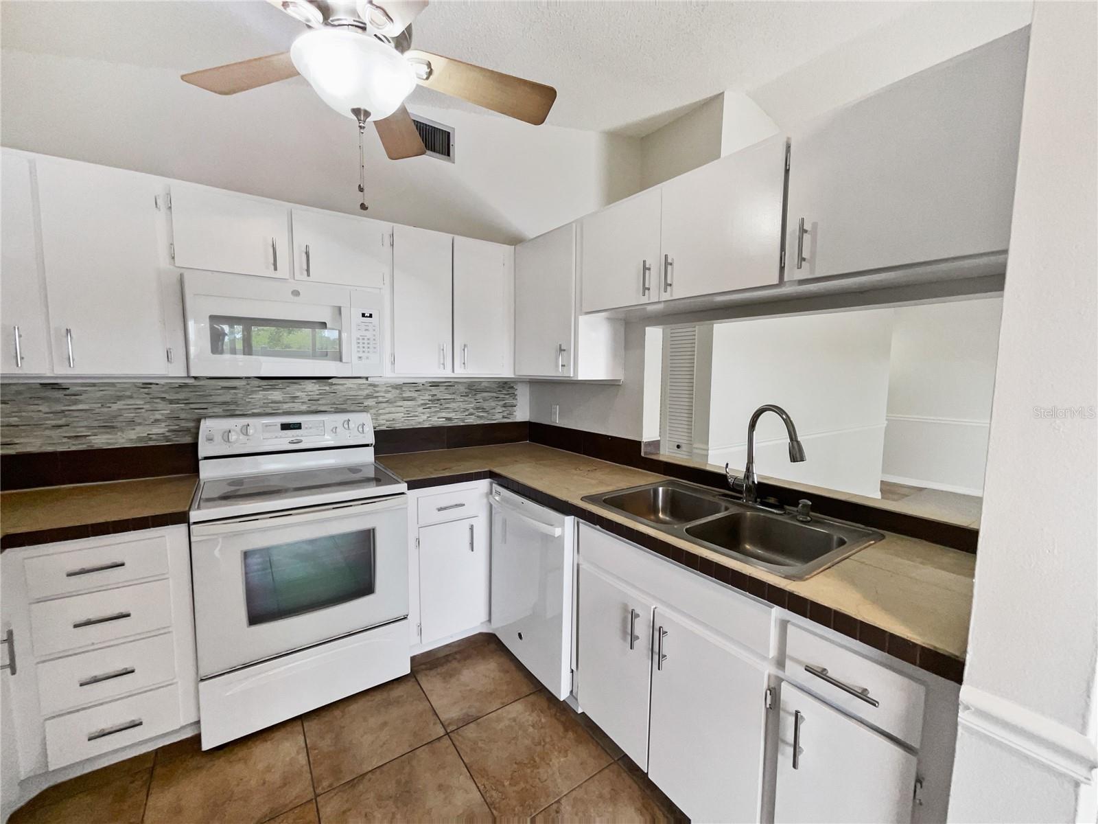 Image 6 of 18 For 10344 Rosemount Drive