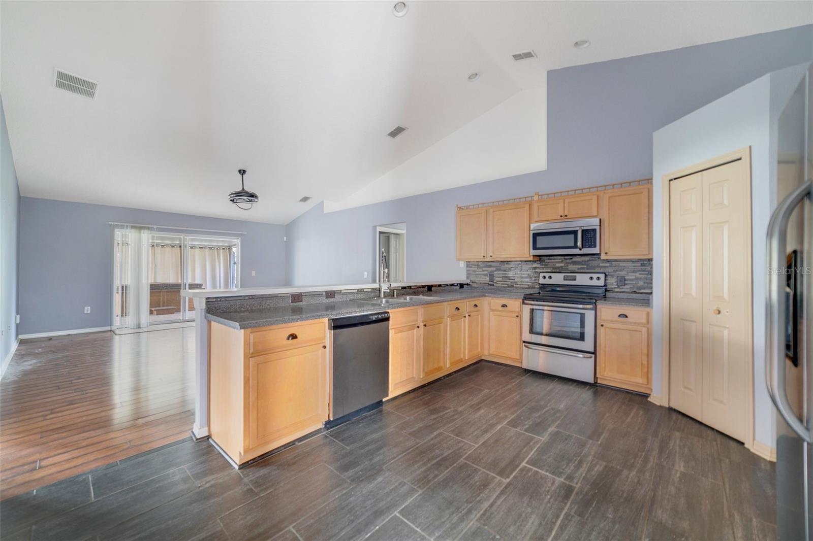 Image 6 of 21 For 1406 Kissimmee Court