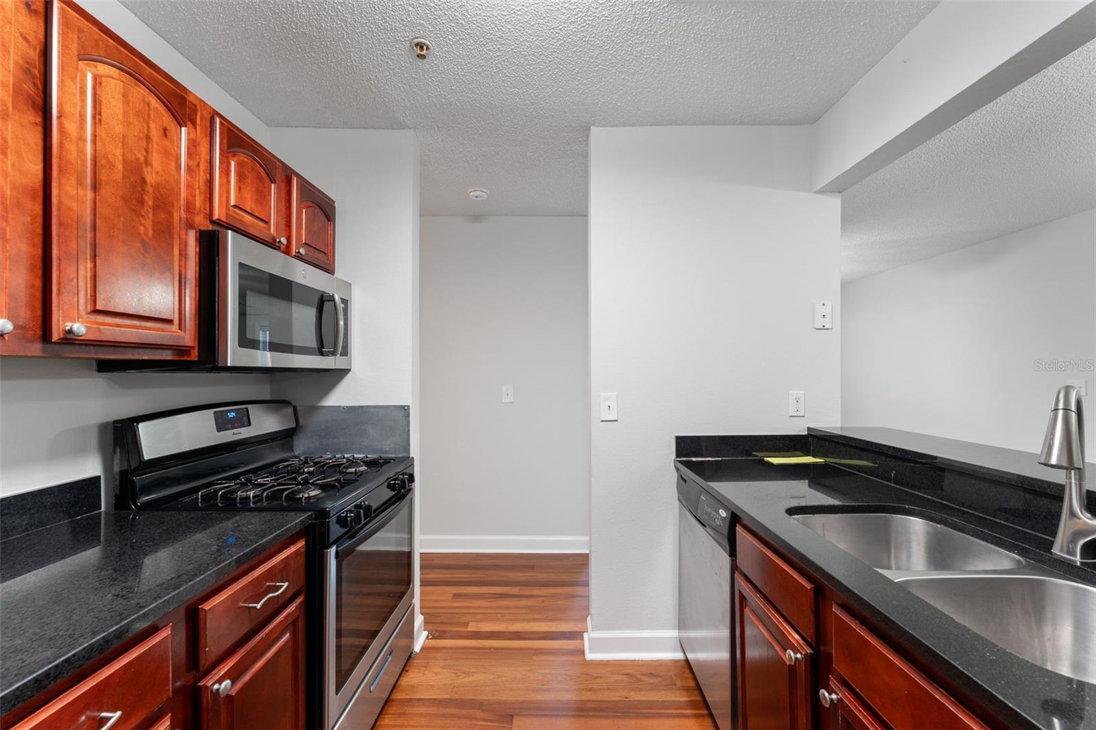 Image 15 of 36 For 2041 Dixie Belle Drive 2041c