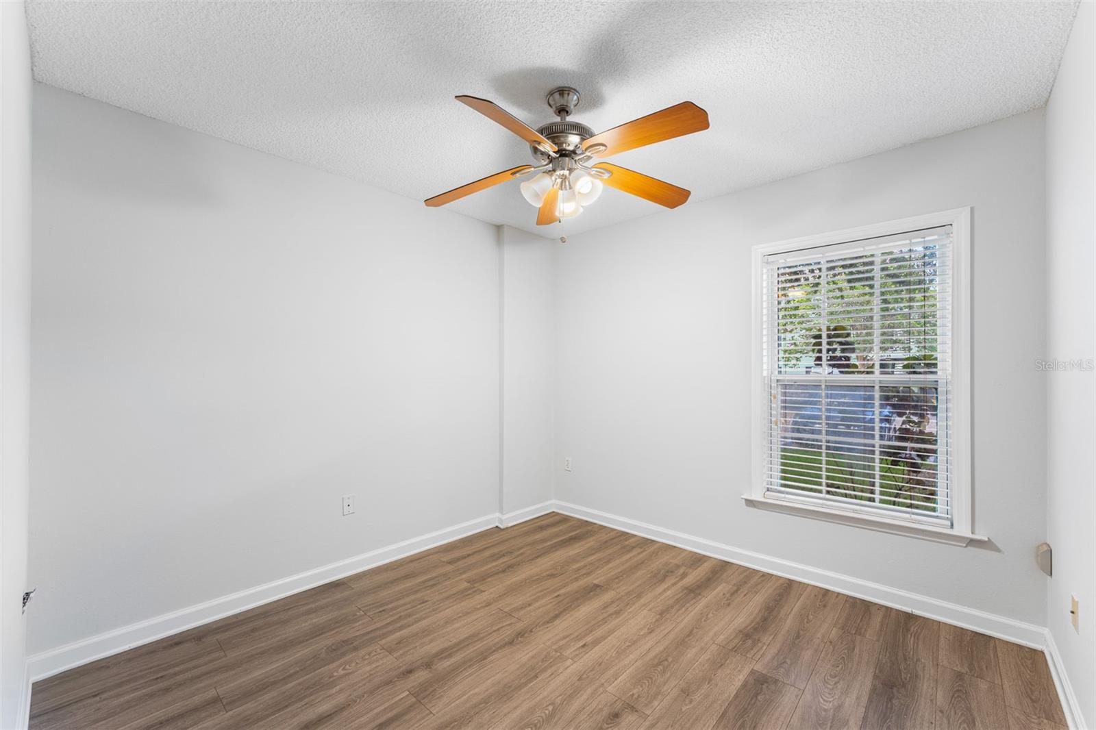 Image 20 of 36 For 2041 Dixie Belle Drive 2041c