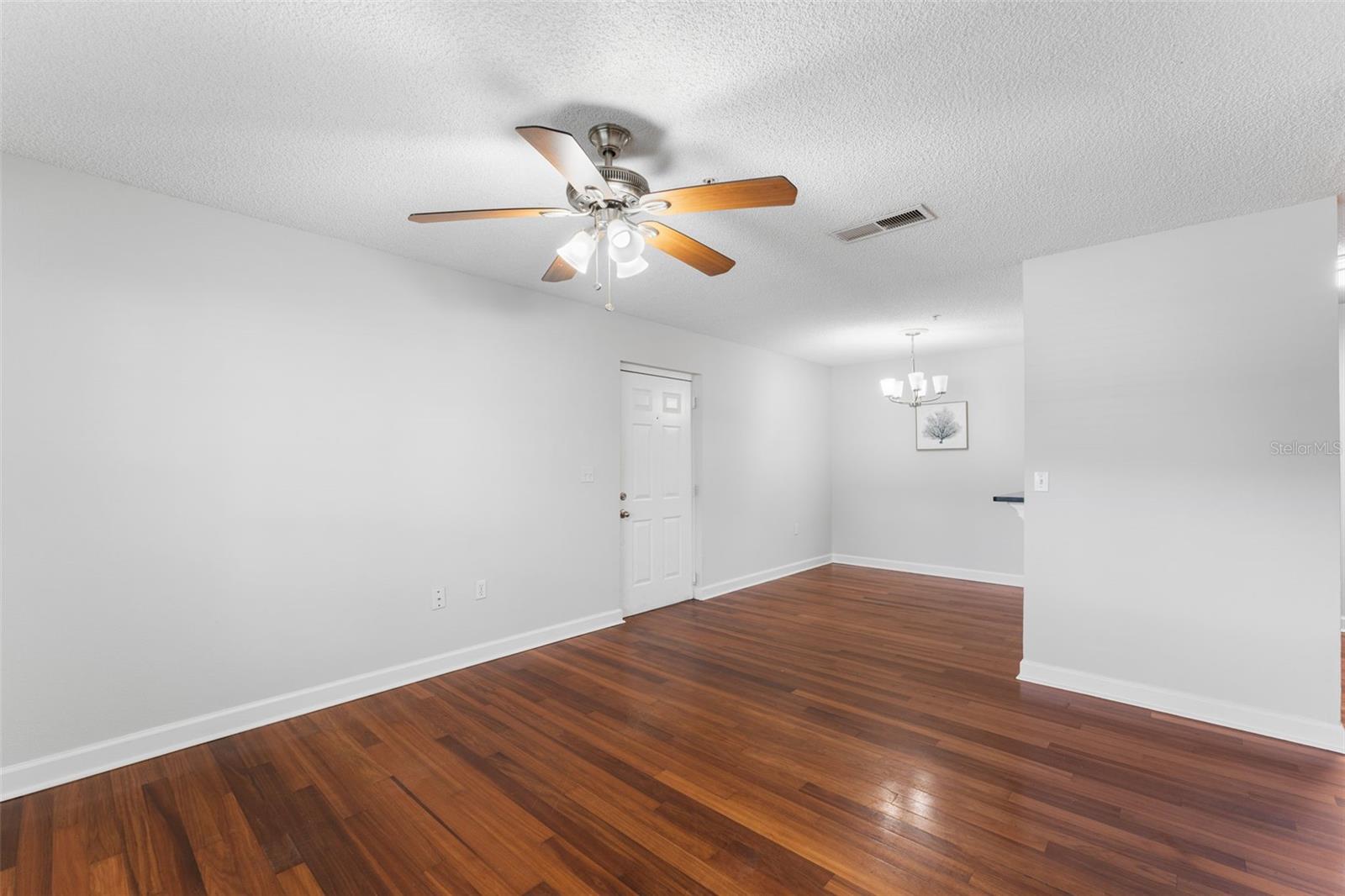 Image 7 of 36 For 2041 Dixie Belle Drive 2041c
