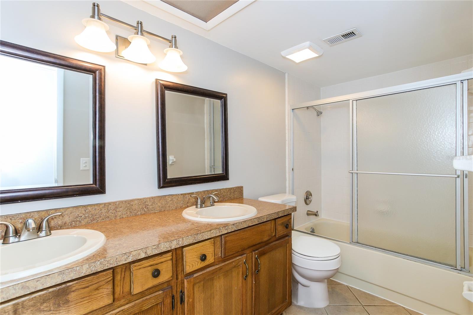 Image 12 of 16 For 1795 King Edward Drive