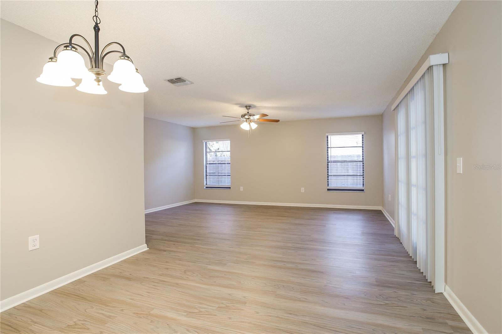 Image 3 of 16 For 1795 King Edward Drive