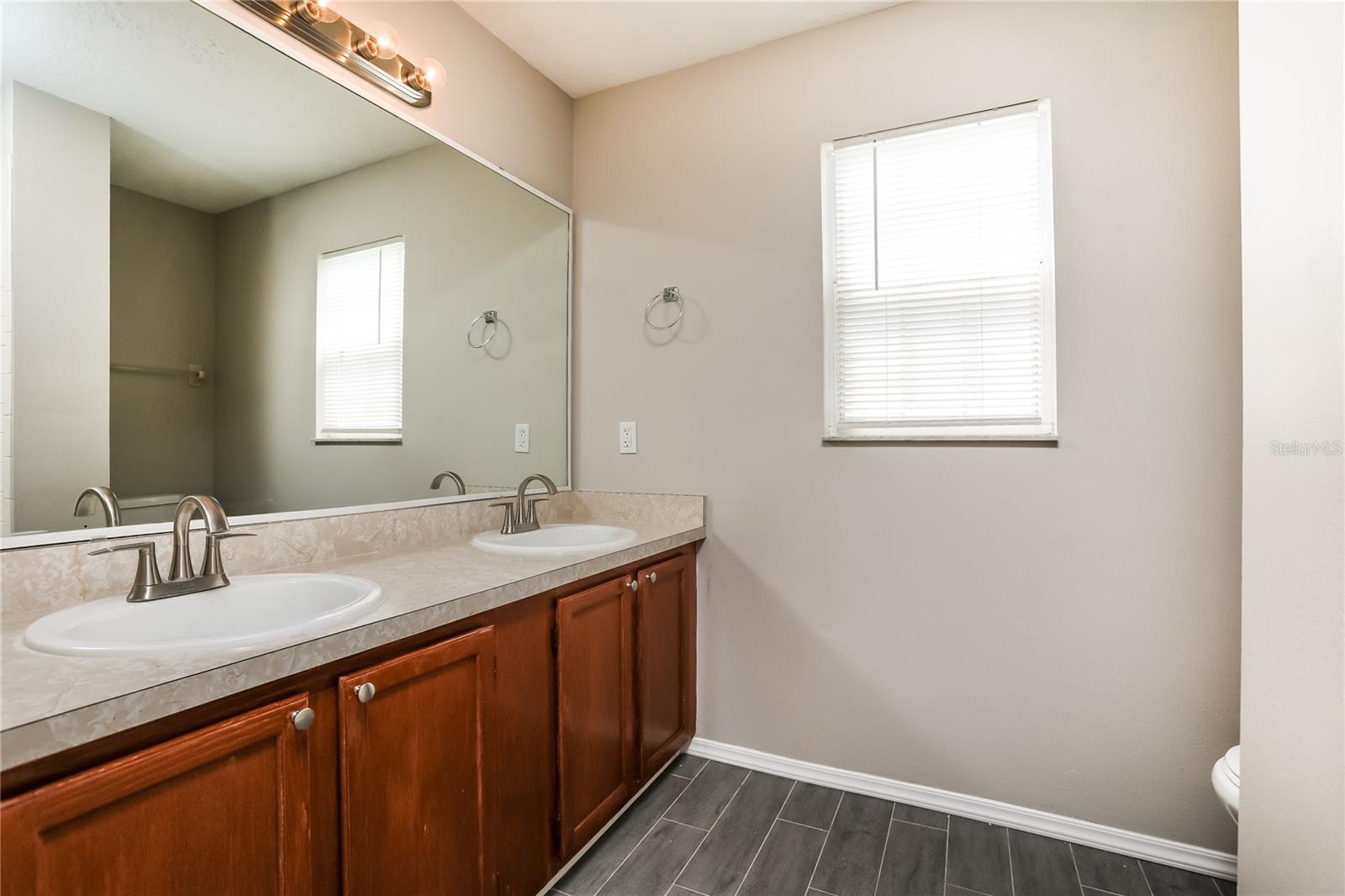 Image 9 of 17 For 2760 Grantham Court