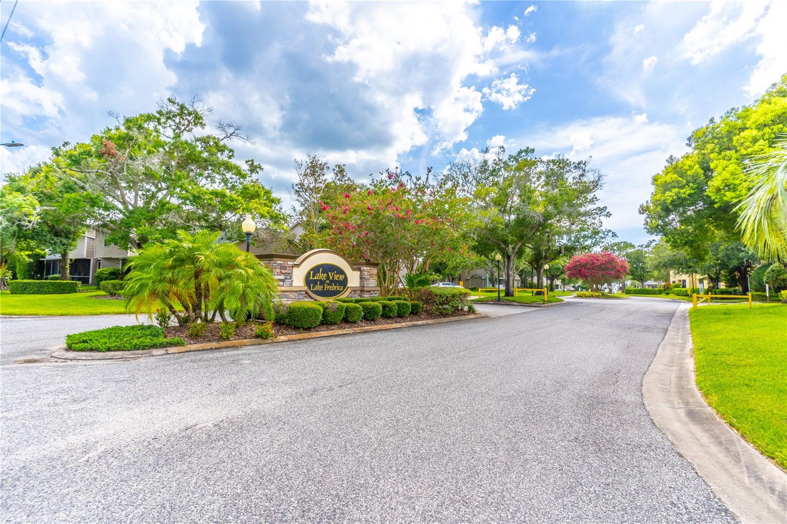 Image 2 of 26 For 6007 Scotchwood Glen 36