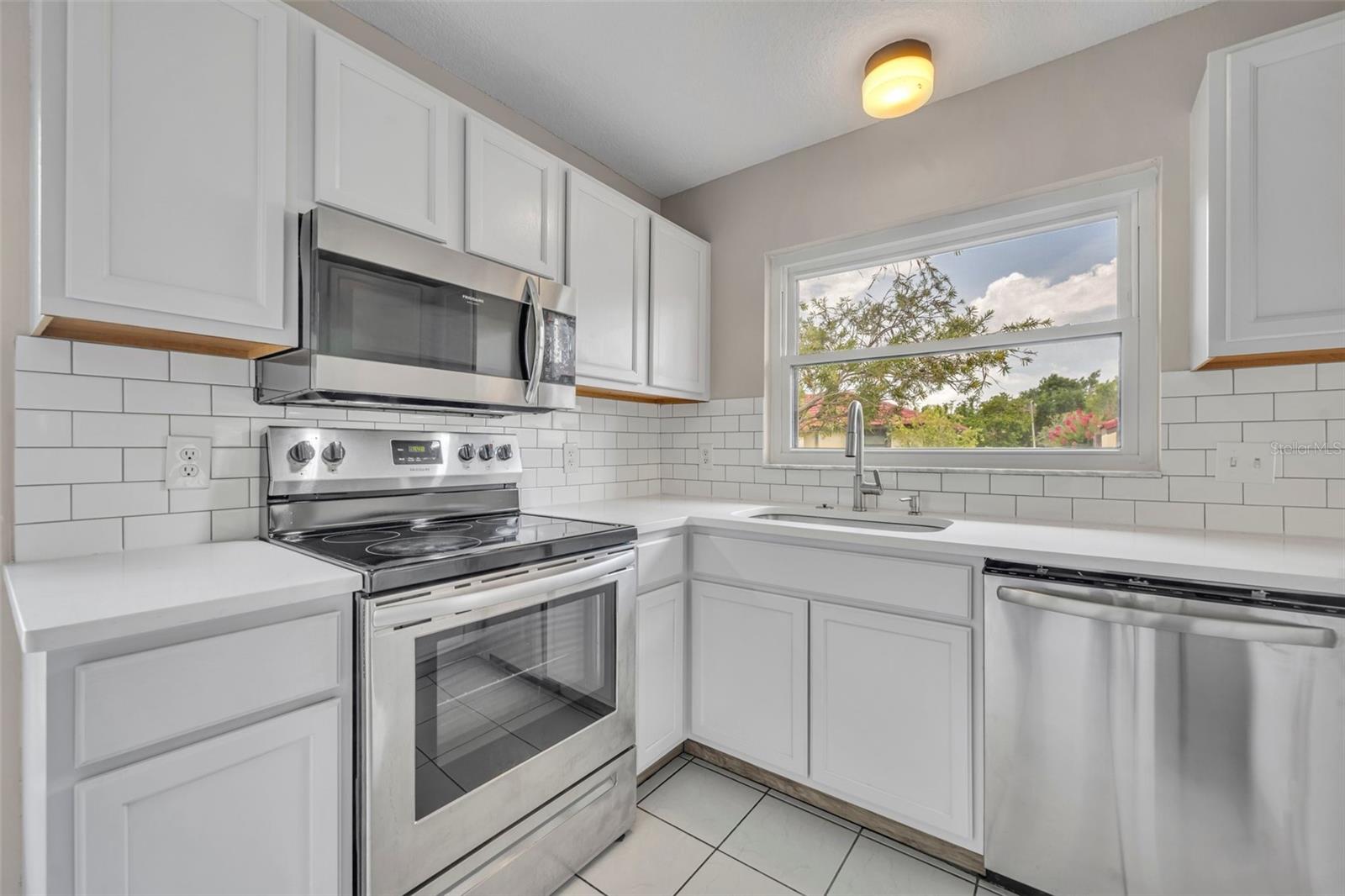 Image 15 of 27 For 557 Hunter Circle
