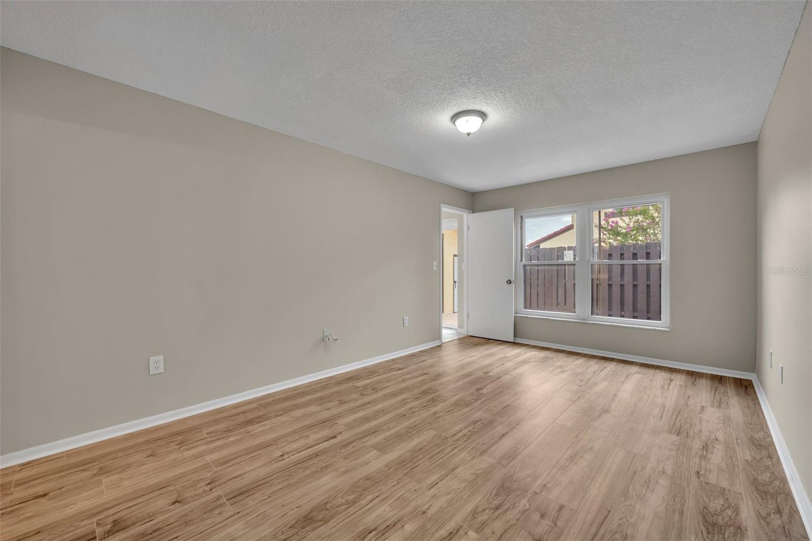 Image 19 of 27 For 557 Hunter Circle