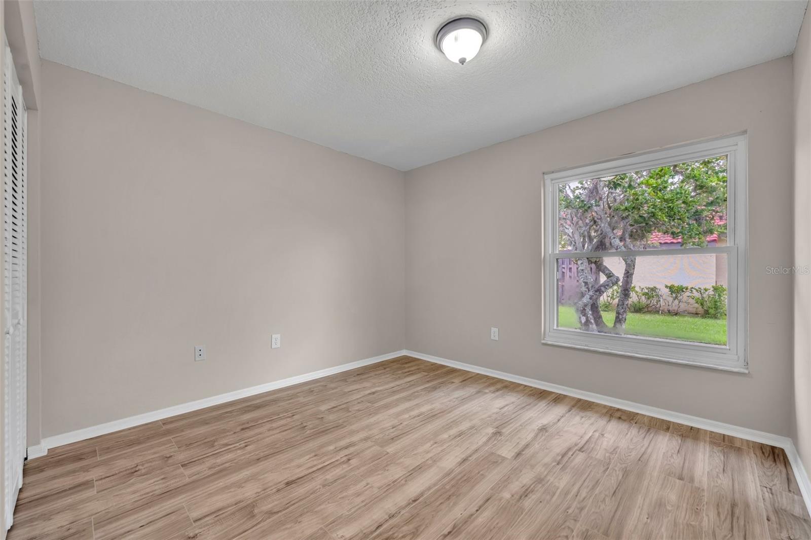 Image 23 of 27 For 557 Hunter Circle