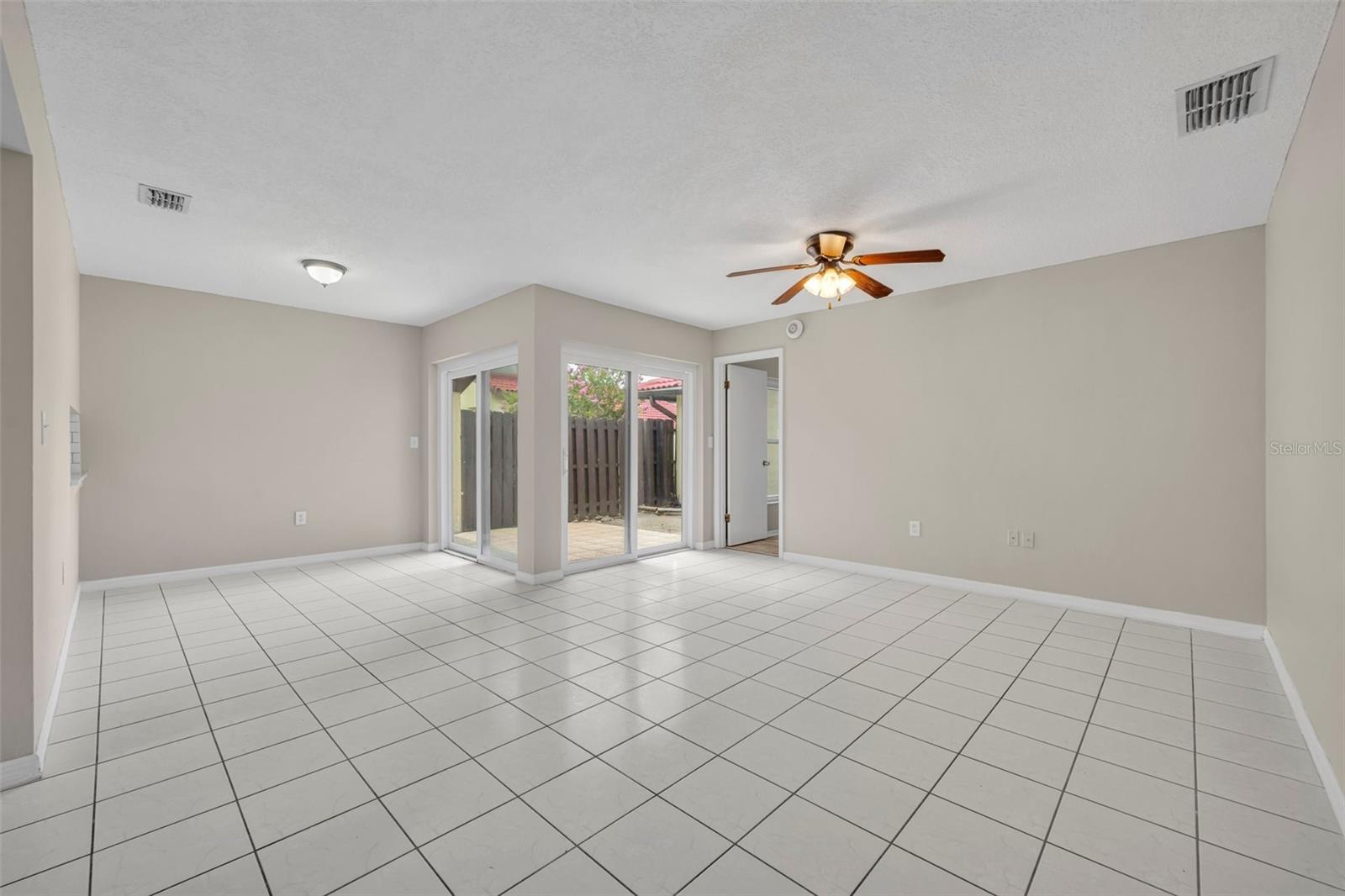 Image 6 of 27 For 557 Hunter Circle