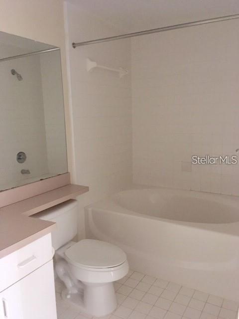Image 13 of 28 For 5542 Metrowest Boulevard 211