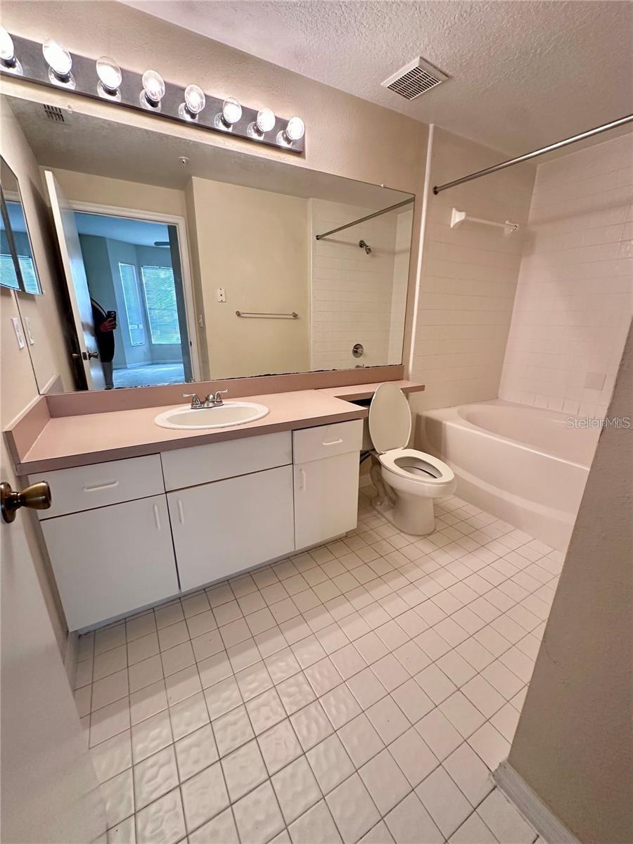 Image 14 of 28 For 5542 Metrowest Boulevard 211