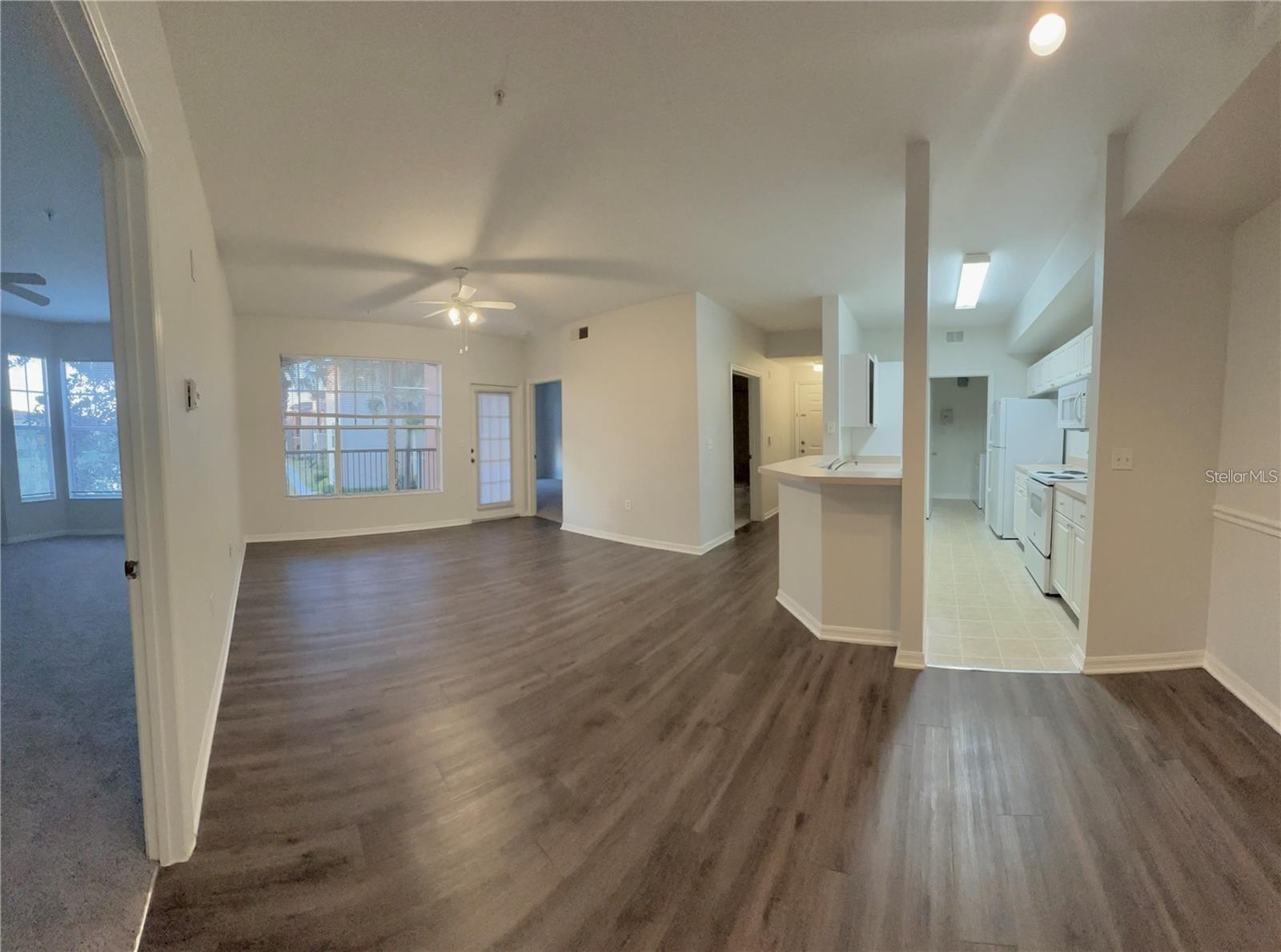 Image 4 of 28 For 5542 Metrowest Boulevard 211
