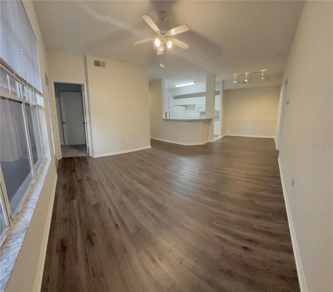 Image 7 of 28 For 5542 Metrowest Boulevard 211