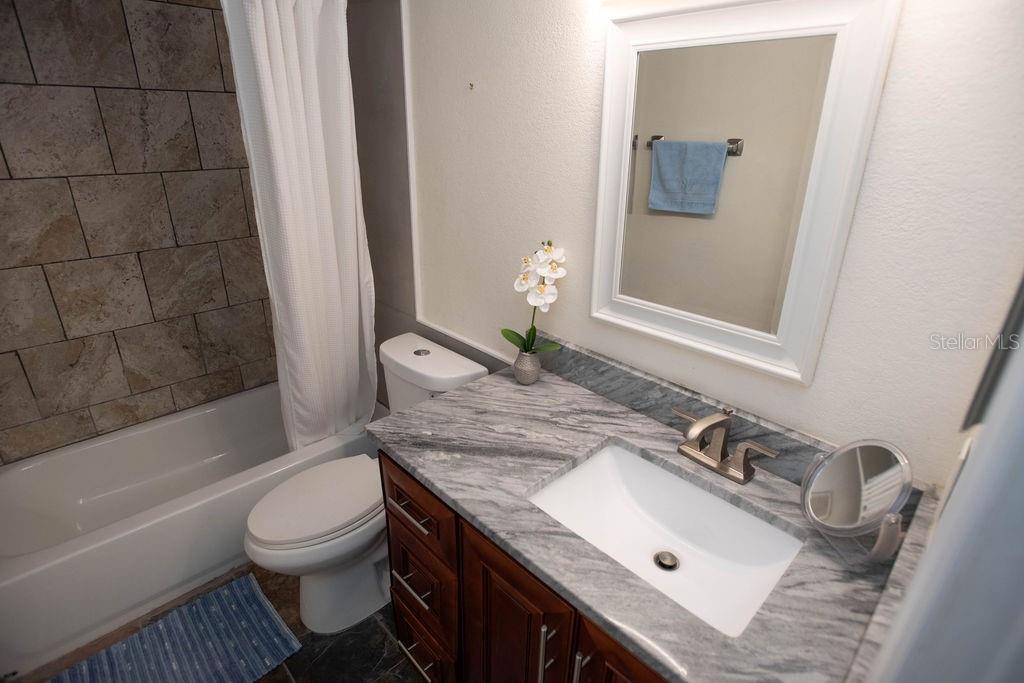 Image 4 of 18 For 4117 Fairview Vista Point 104