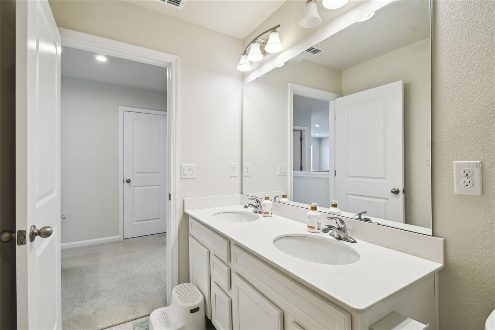 Image 23 of 42 For 2056 Airedale Way