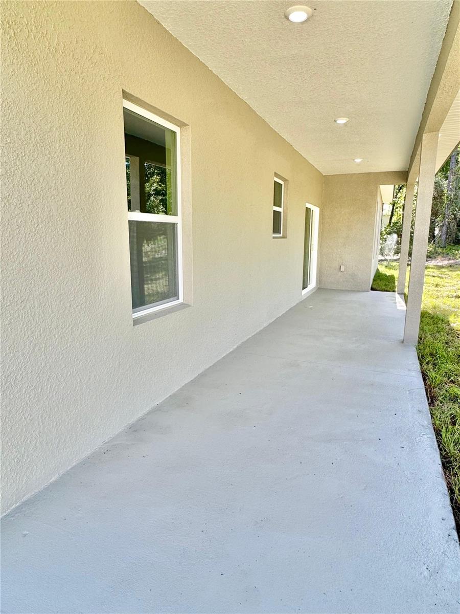 Listing photo id 11 for 2176 Galaxy Lane