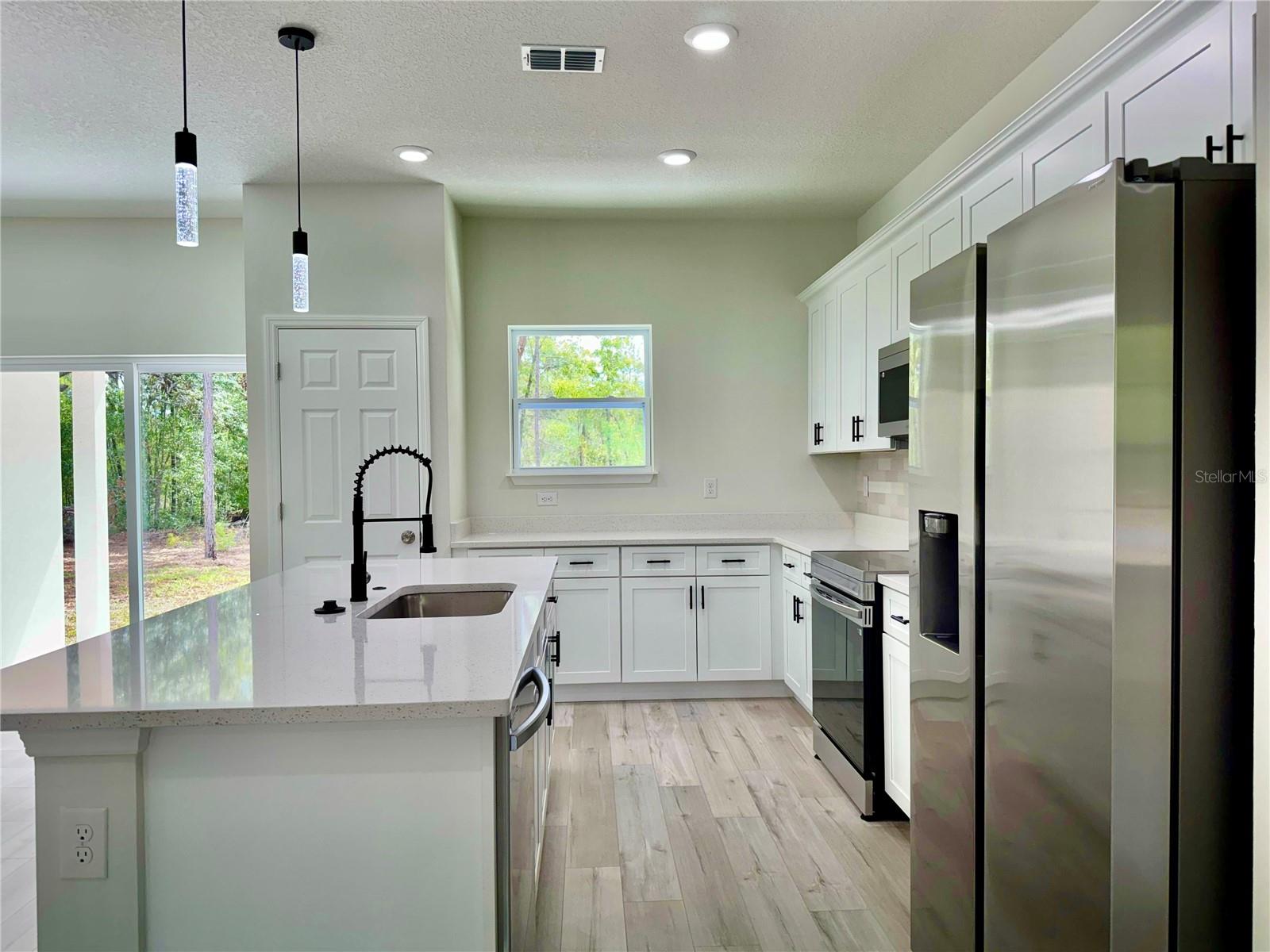 Listing photo id 15 for 2176 Galaxy Lane