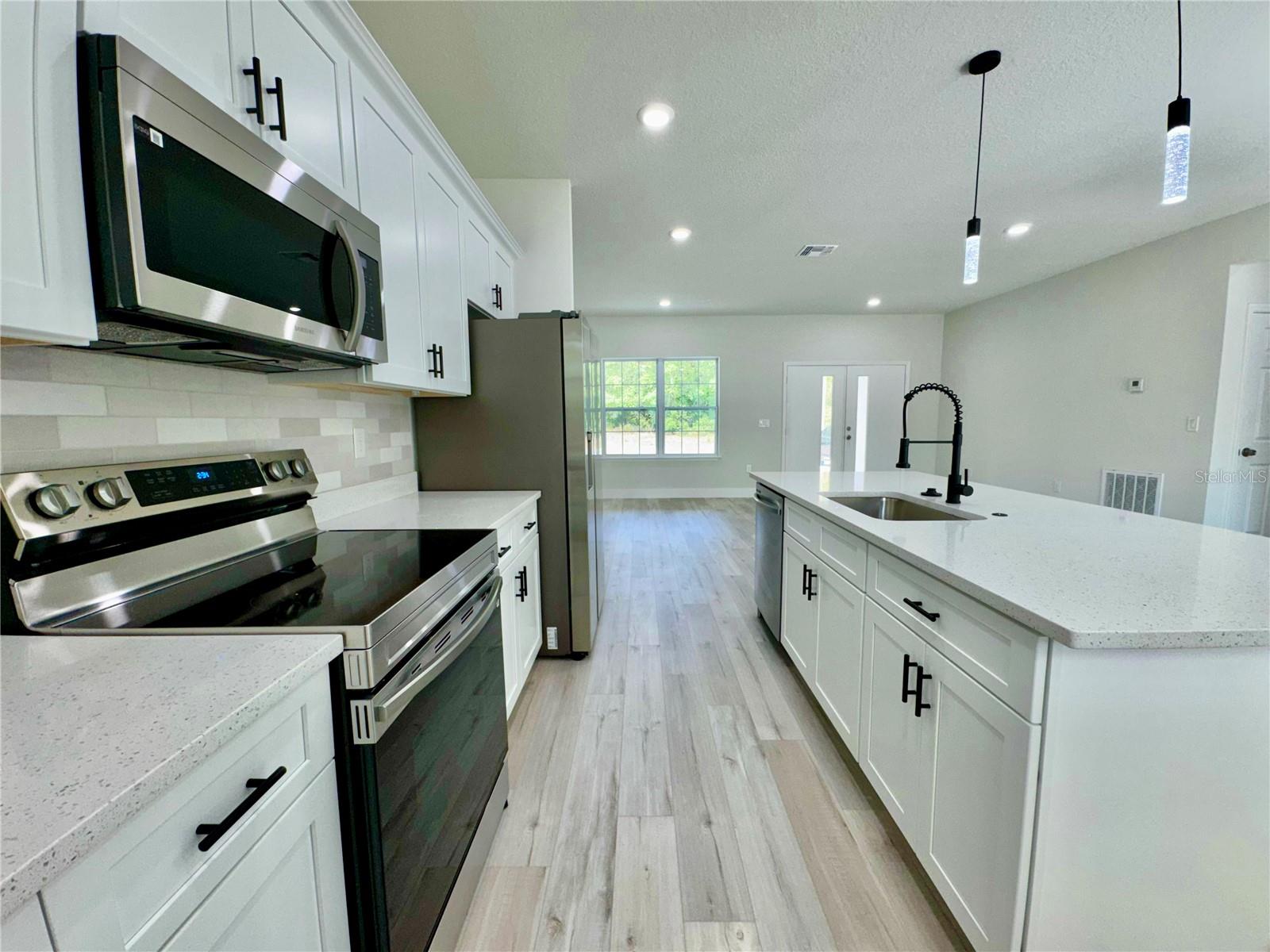 Listing photo id 16 for 2176 Galaxy Lane