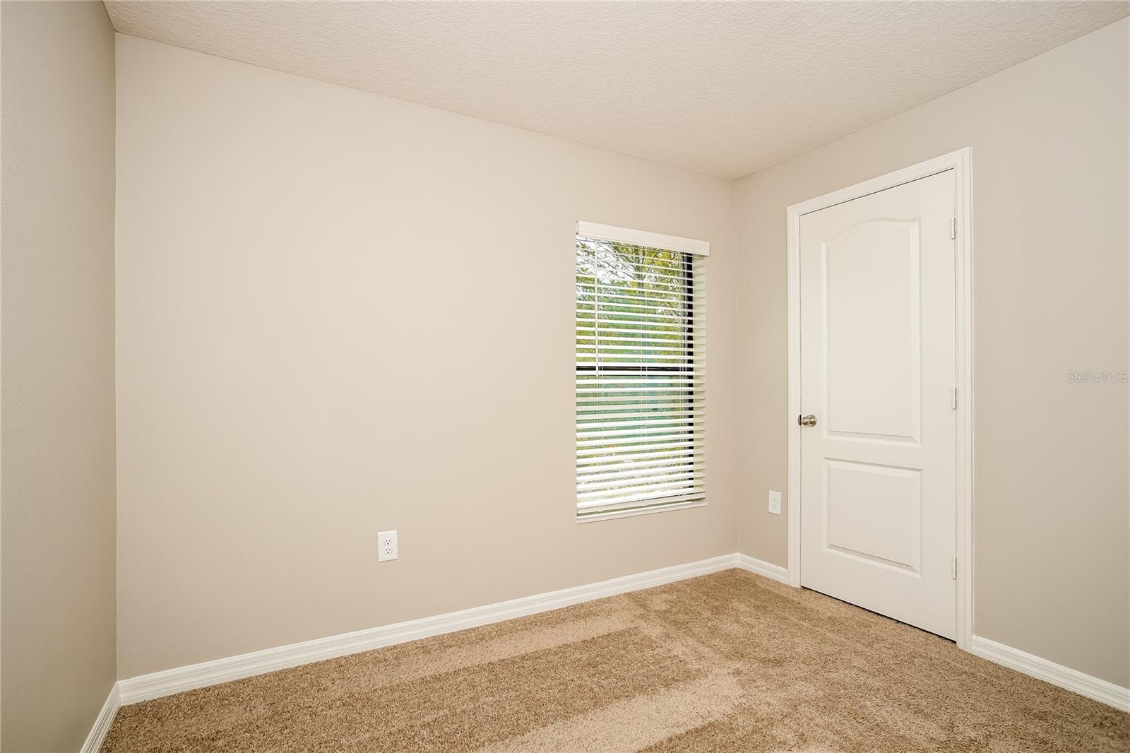 Image 11 of 16 For 208 Hyacinth Court