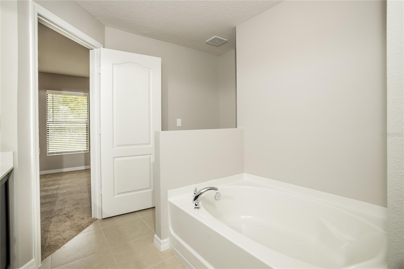 Image 13 of 16 For 208 Hyacinth Court