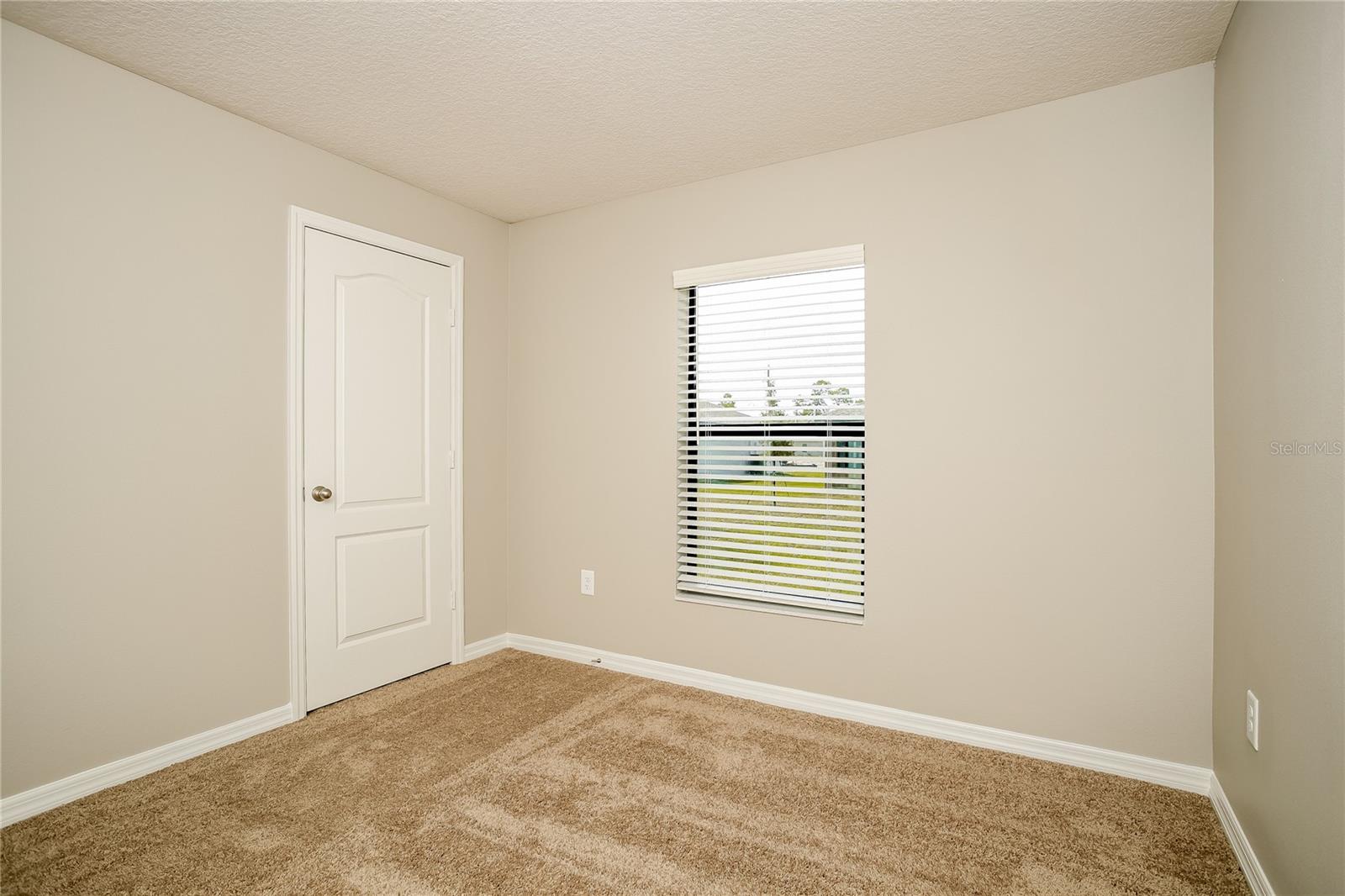 Image 9 of 16 For 208 Hyacinth Court