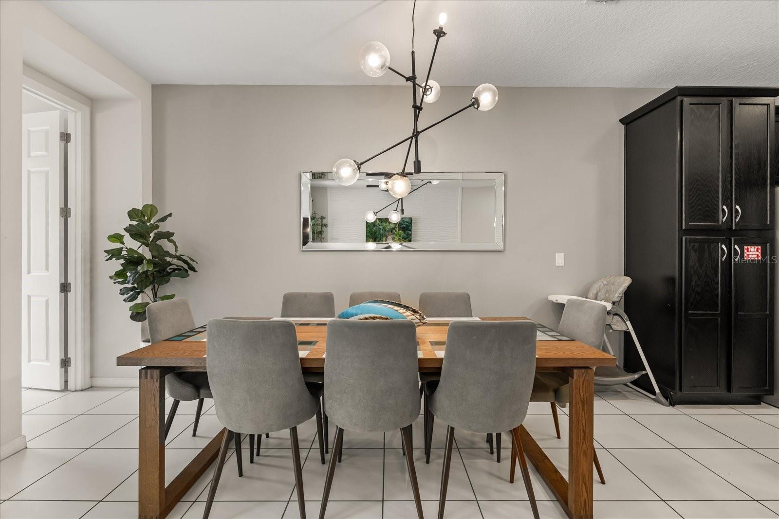 Image 11 of 62 For 1592 Carey Palm Cir