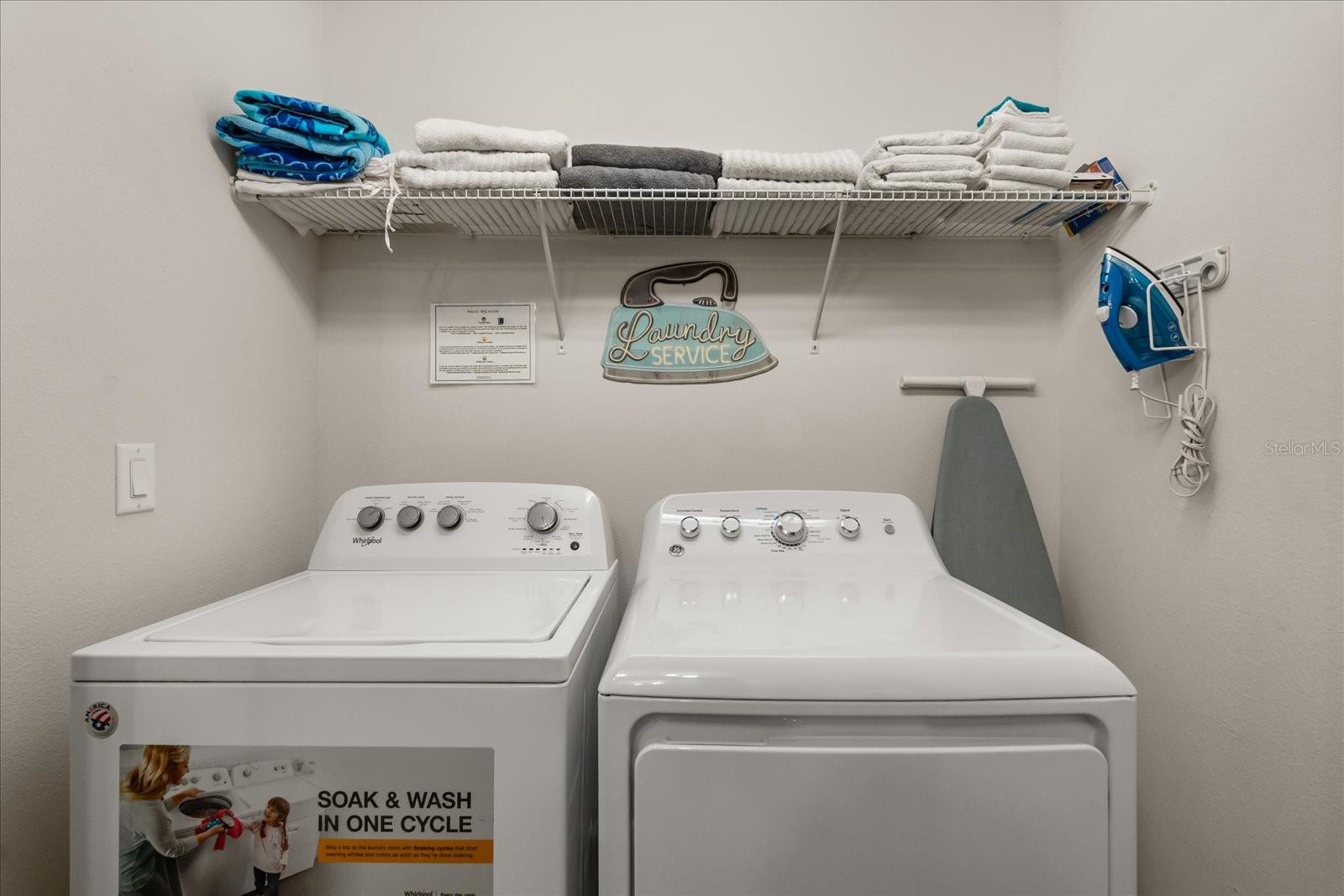 Image 21 of 62 For 1592 Carey Palm Cir