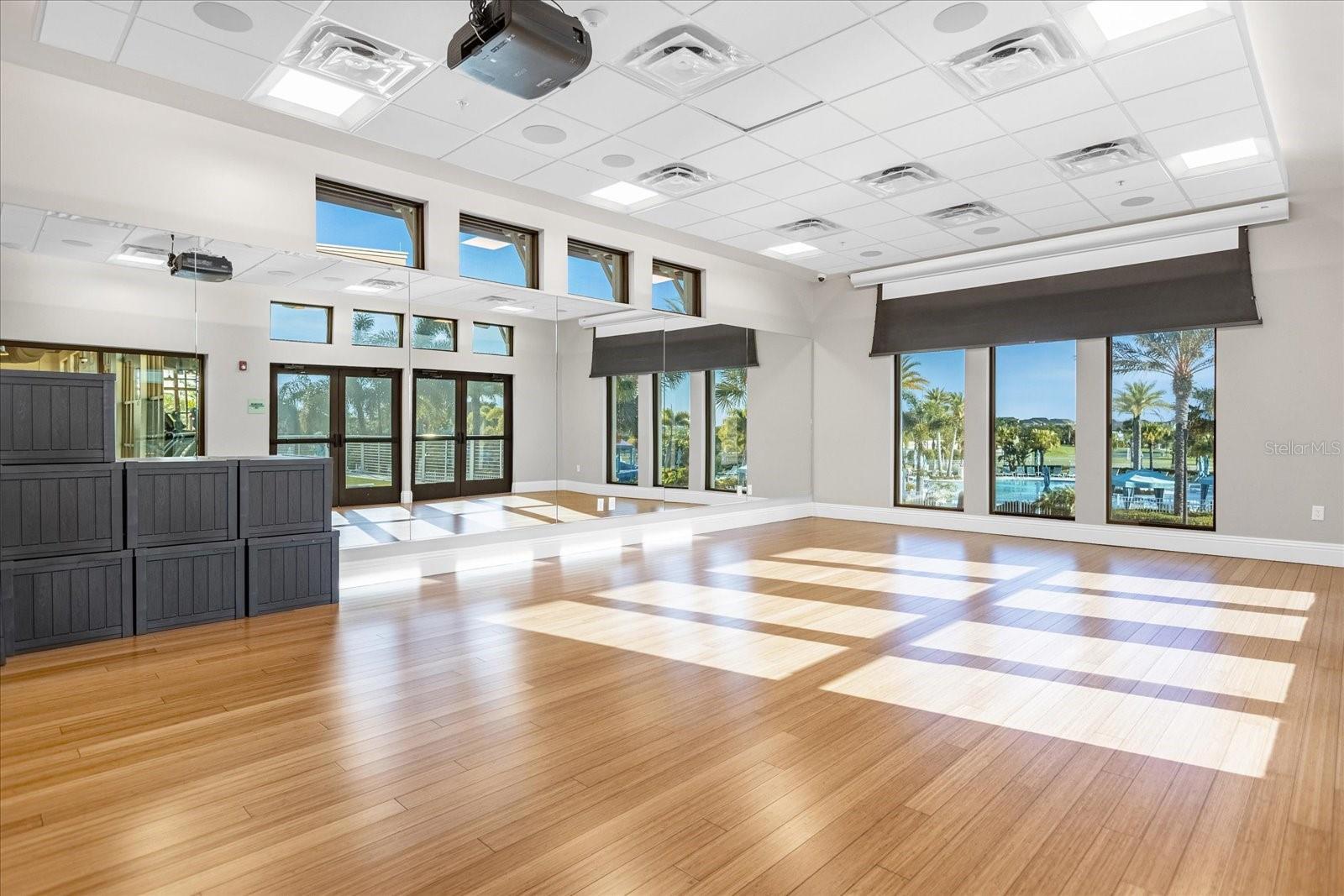 Image 43 of 62 For 1592 Carey Palm Cir