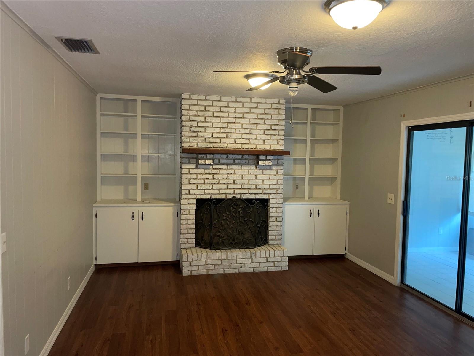Image 11 of 45 For 17836 Palm Street