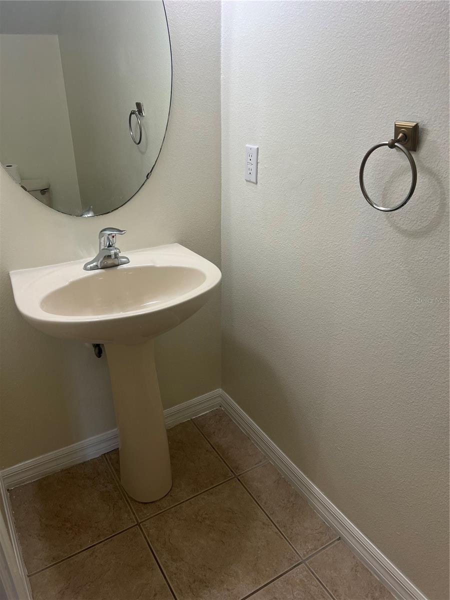 Image 11 of 25 For 454 Wilton Circle